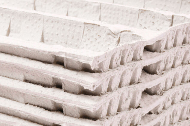 Formteile bestehen zu 100 Prozent aus Recyclingmaterial und können komplett über Altpapier entsorgt werden. Formteile